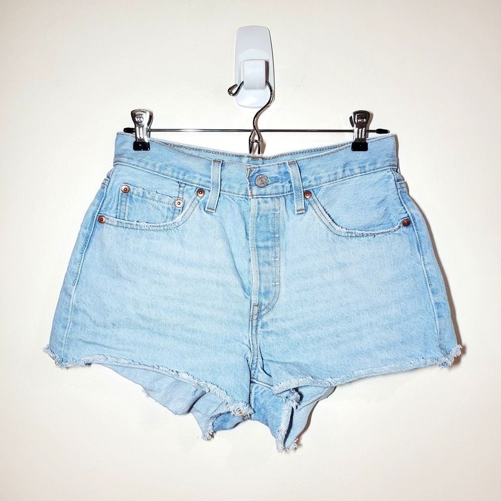 Levis 501 Women's Shorts Mid-rise Light Wash, Frayed‎ edges, Size 28